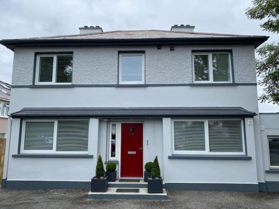 Location, Location - Modern 2 Bed Apt In Killarney Exterior photo