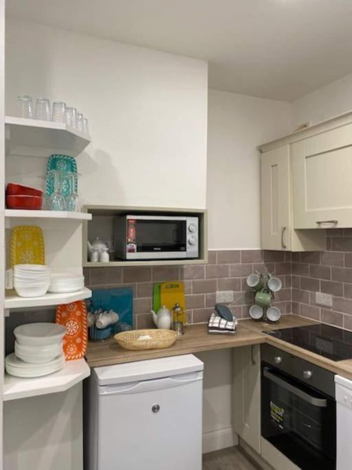 Location, Location - Modern 2 Bed Apt In Killarney Exterior photo